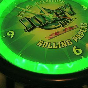 NIB Juicy Jay's rolling papers promotional 12" green plasma clock